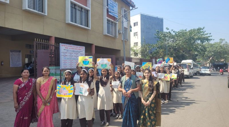 विद्यार्थ्यांची मतदार जागृती रॅली तळेगावात उत्स्फूर्त