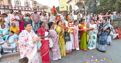 माऊली मंदिरात एकादशी दिनी भाविकांची दर्शनास गर्दी  श्रींचे गाभाऱ्यात पुष्प सजावट लक्षवेधी ; इंद्रायणी नदी घाटावर इंद्रायणीच्या आरती