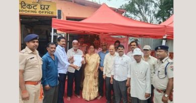 घोरावाडीतील रेल्वे प्रवासी संघाचे लाक्षणिक उपोषण प्रशासनाच्या आश्वासनानंतर मागे