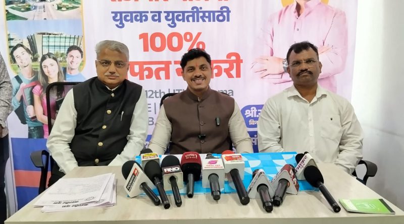 युवकांनो फसवणूक टाळा! भोसरी आणि चाकणमध्ये महापौर रवि लांडगे यांच्या पुढाकारातून ‘महापौर युवा संकल्प रोजगार केंद्रा’चा शुभारंभ  महापौर रवि लांडगे यांचा ‘मोफत नोकरी’चा मास्टरप्लॅन;गरजू मुला-मुलींसाठी ‘शून्य रुपये’ खर्चात करिअरची संधी