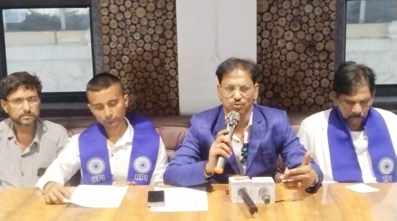 कुदळवाडीतील धार्मिक स्थळांची पुनर्बांधणी करा; आरपीआयचे अजिज शेख यांची महापालिका आयुक्तांकडे मागणी