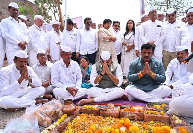 आळंदीत नूतन मुंबई टिफिन बॉक्स सप्लायर्स धर्मादाय ट्रस्ट व मुंबई टिफिन बॉक्स सप्लायर्स असोसिएशन यांचे वतीने एक कोटी पन्नास हजार रुपये खर्चाची इमारत आळंदीत उभारणार विस्तारित इमारतीचे उत्साहात भूमिपूजन आमदार बाबाजी काळे,श्रीकांत भारतीय यांचे हस्ते भूमिपूजन आळंदीत नूतन मुंबई टिफिन बॉक्स सप्लायर्स धर्मादाय ट्रस्ट व मुंबई टिफिन बॉक्स सप्लायर्स असोसिएशन यांचे वतीने एक कोटी पन्नास हजार रुपये खर्चाची इमारत आळंदीत उभारणार विस्तारित इमारतीचे उत्साहात भूमिपूजन आमदार बाबाजी काळे,श्रीकांत भारतीय यांचे हस्ते भूमिपूजन
