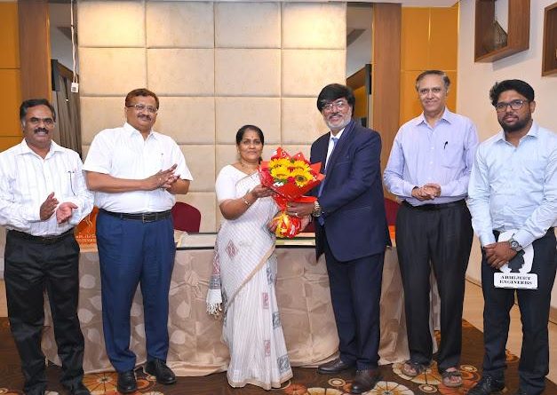 औद्योगिक सुरक्षा क्षेत्रातील उल्लेखनीय कार्याबद्दल शारदा होंदुले यांचा सत्कार औद्योगिक सुरक्षा क्षेत्रातील उल्लेखनीय कार्याबद्दल शारदा होंदुले यांचा सत्कार