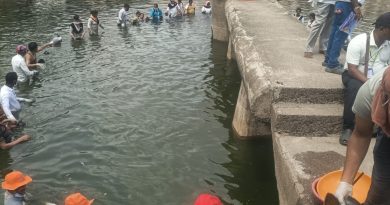 आळंदीत विशेष स्वच्छता अभियानात नदी पात्रातील कचरा पात्रा बाहेर, सेवाभावी सेवकांचे कचरा संकलन उत्साहात