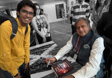 एयरोस्पेस इंजिनिअरिंगचा  १९वर्षीय विद्यार्थी अन्वय शेवलीकरचे अवकाश मिती संदर्भात पुस्तक.