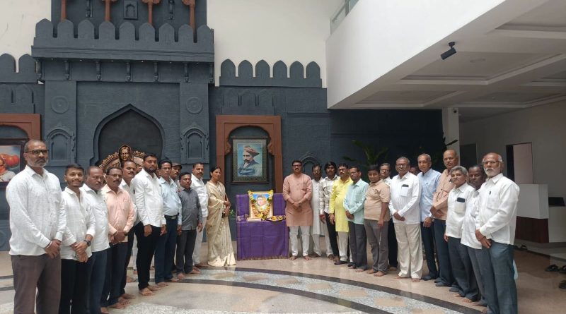 तळेगाव दाभाडे नगर परिषद कार्यालयात पुण्यश्लोक अहिल्यादेवी होळकर यांची ३०१ वी जयंती उत्साहात साजरी तळेगाव दाभाडे नगर परिषद कार्यालयात पुण्यश्लोक अहिल्यादेवी होळकर यांची ३०१ वी जयंती उत्साहात साजरी