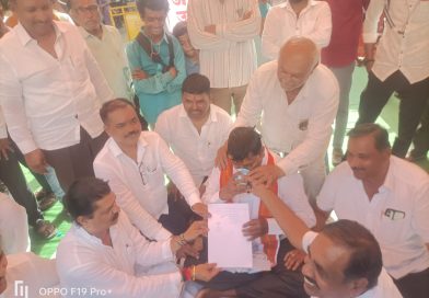 ४८ तासात सन्माननीय तोडगा काढण्याचे आश्वासन ; उमेश रानवडे यांचे उपोषण मागे माऊलींचे रथास बैलजोडी सेवेची मागणी ४८ तासात सन्माननीय तोडगा काढण्याचे आश्वासन ; उमेश रानवडे यांचे उपोषण मागे माऊलींचे रथास बैलजोडी सेवेची मागणी