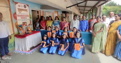 शाळांचा पहिला दिवस ठरला आनंदोत्सव  नवीन विद्यार्थ्यांवर पुष्पवृष्टी; पाठ्यपुस्तकांचे वितरण